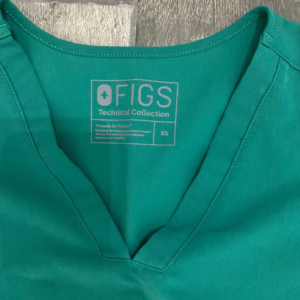 Figs three pocket scrub